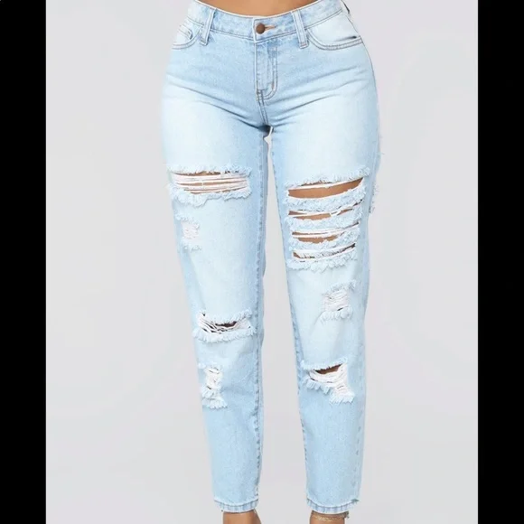 π¦ NWOT Fashion Nova Distressed Lightwash Jeans - Picture 5 of 6